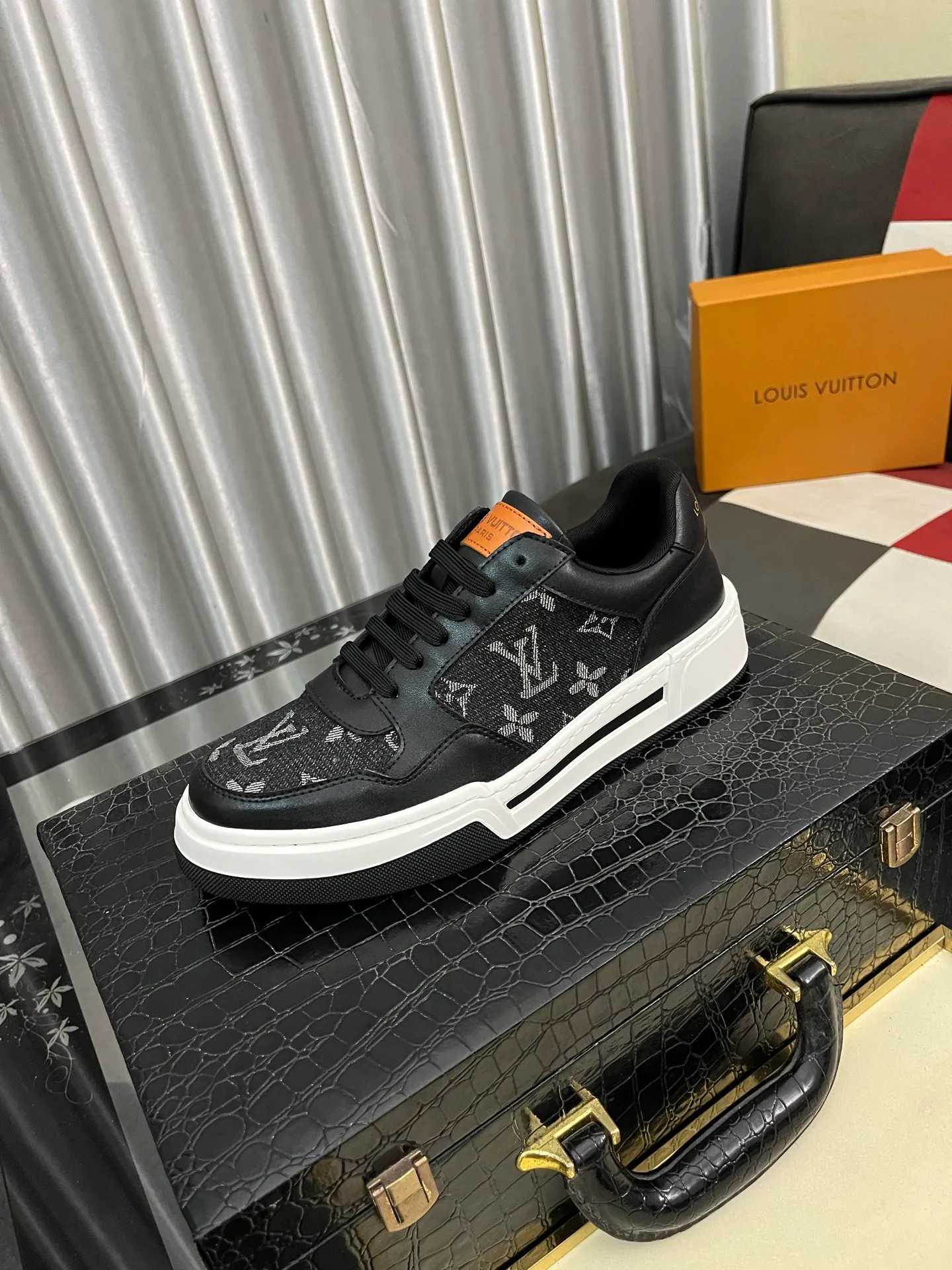 Men's Men's Shoes💰420⌚️⌚️《Lv*》The latest and most popular casual shoes, top brand [seduce] luxury~purchase, top~quality. [Strong] The upper is made of imported breathable cowhide with cloth material ➕ breathable sheepskin feet (•) and fine workmanship. Original personalized fashionable soft rubber wear-resistant outsole, size: 38-442️⃣colors available
